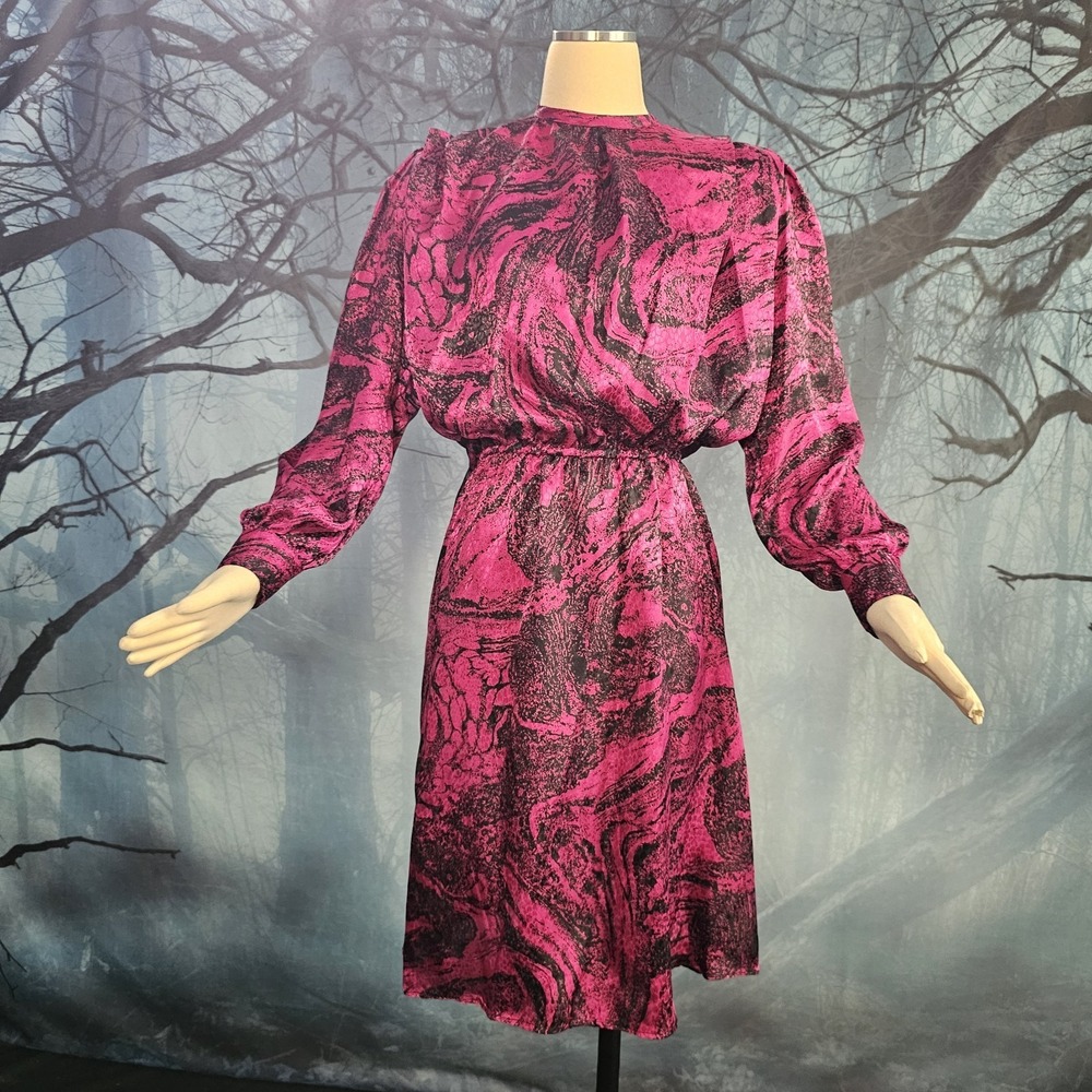 Vintage 1970s 80s Dress Bright Pink Black Abstract Novelty Print